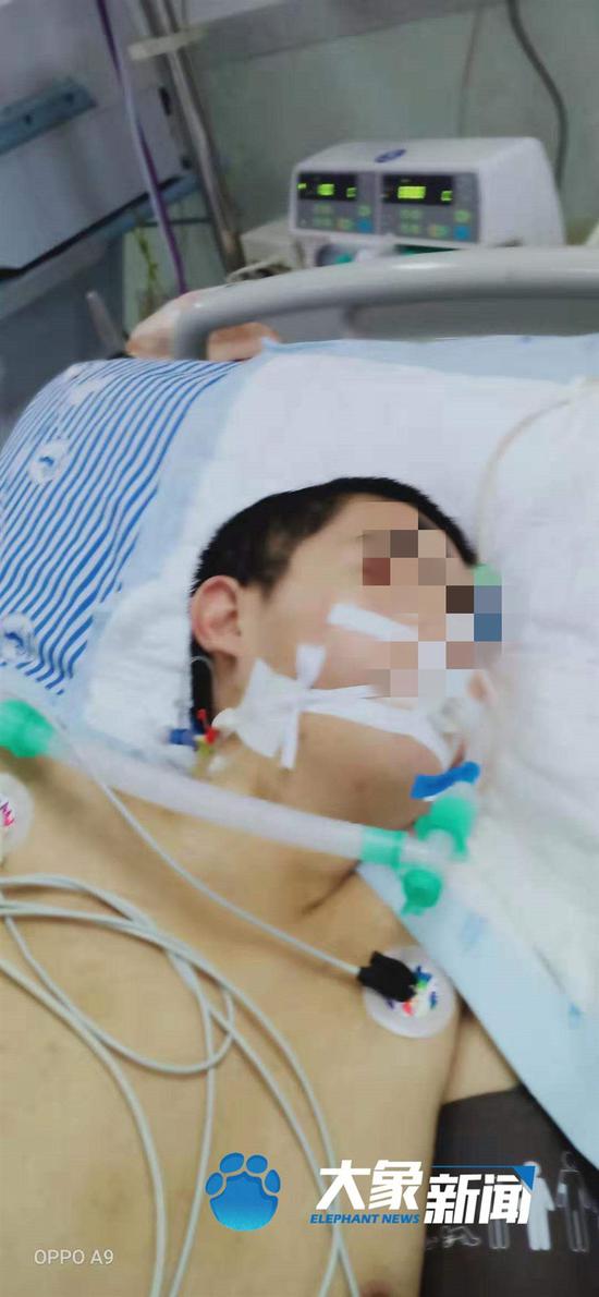 17岁少年的死亡追问：看守所内昏倒为何继续擦地板？