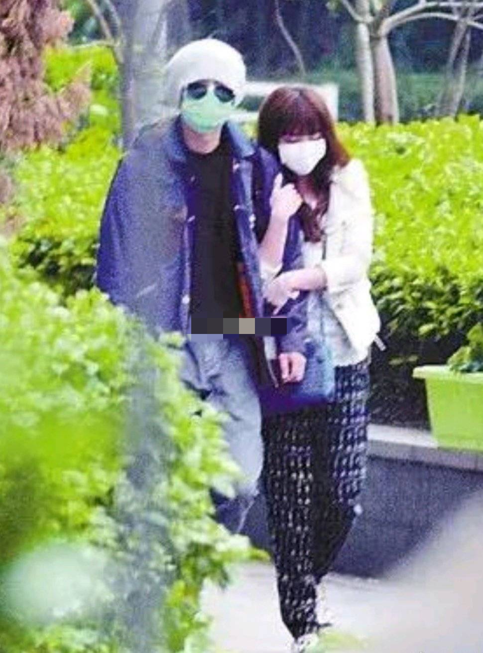 文章新恋情疑似曝光文章与一美女手挽手逛街