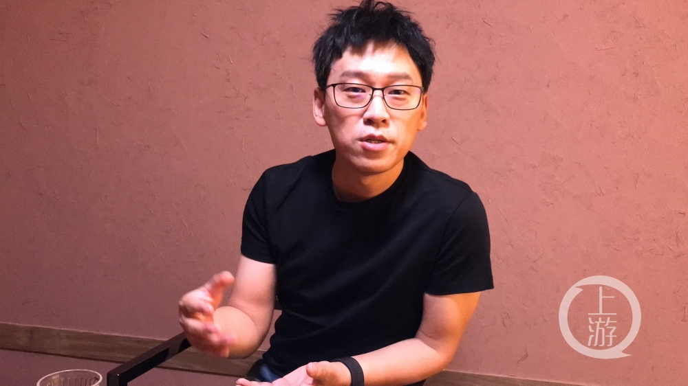 批注"琢磨先生,原名郭城,曾出任广东卫视《财经郎眼》脱口秀节目