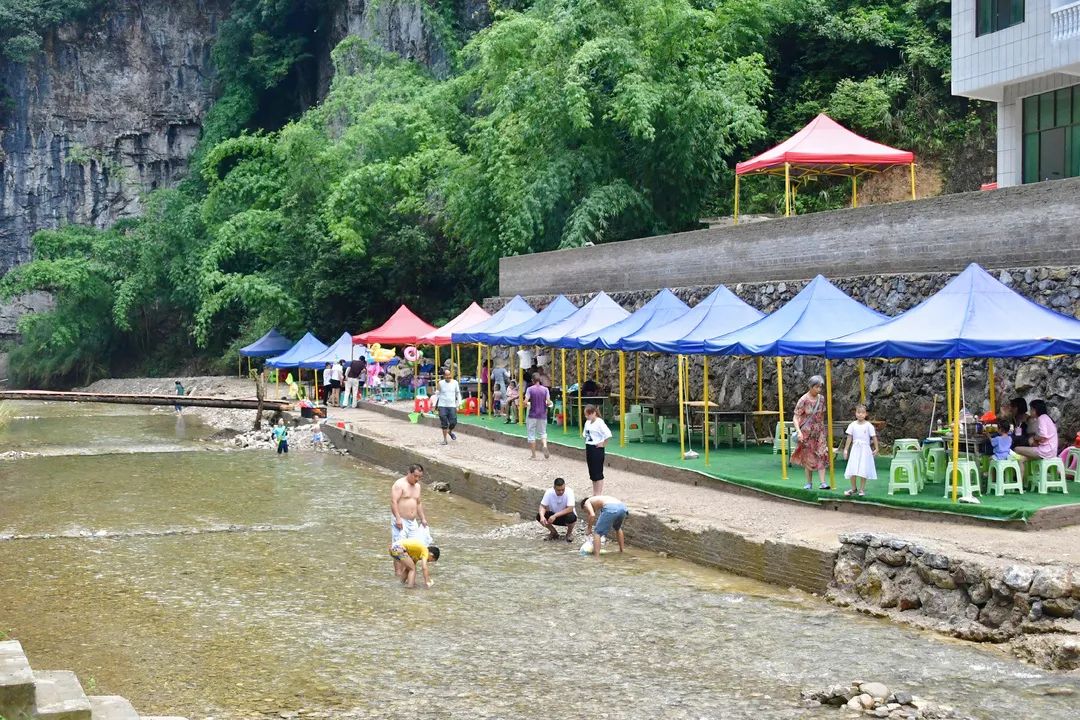 避暑贵阳夏日悠长烧烤玩水享民族风情美丽乌当这边风景独好