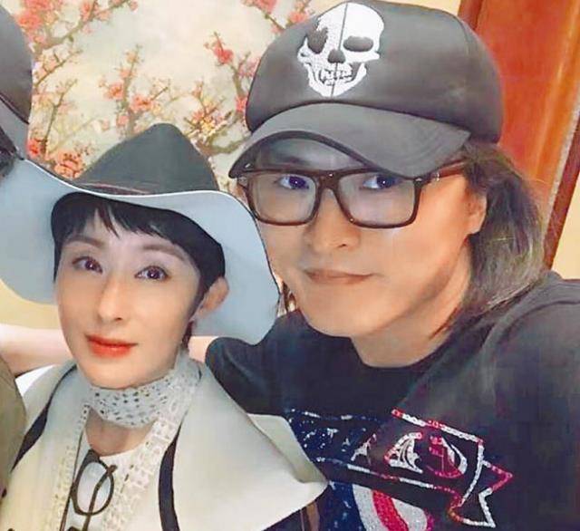 与小10岁男友合照像母子52岁张敏近况曝光情感过于坎坷了
