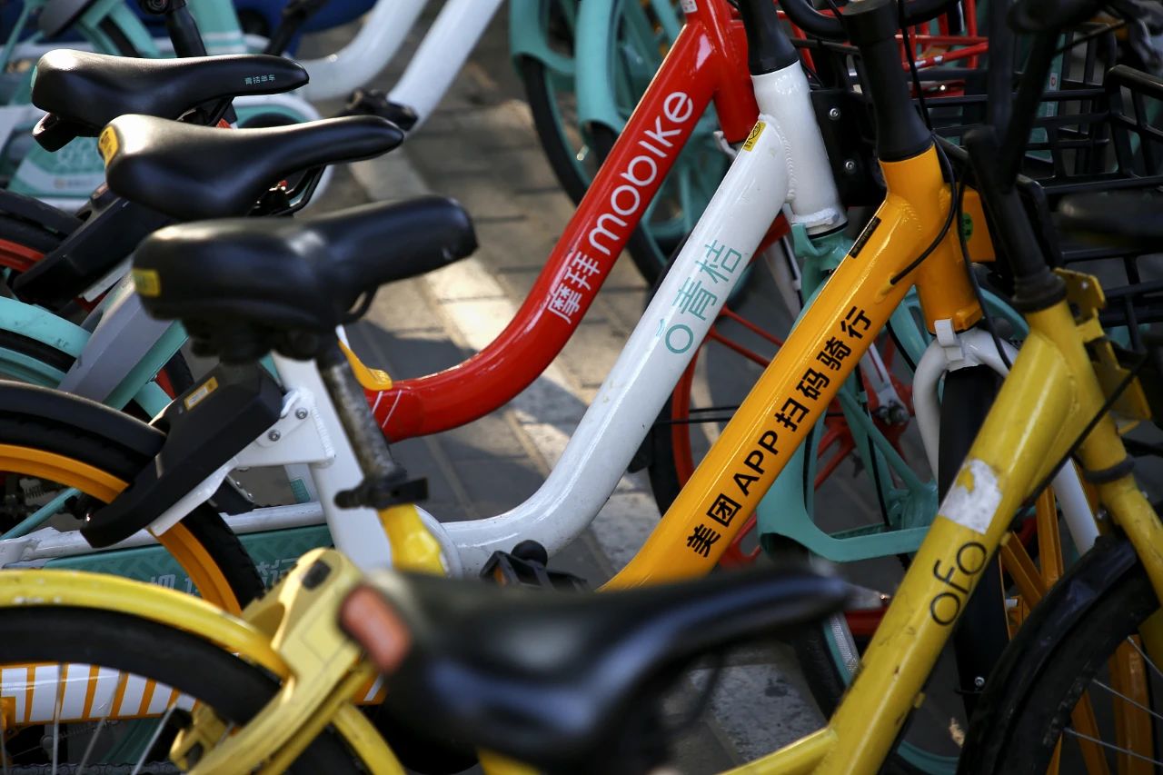 一件衣服穿十年，一袋牛奶兑水喝三天