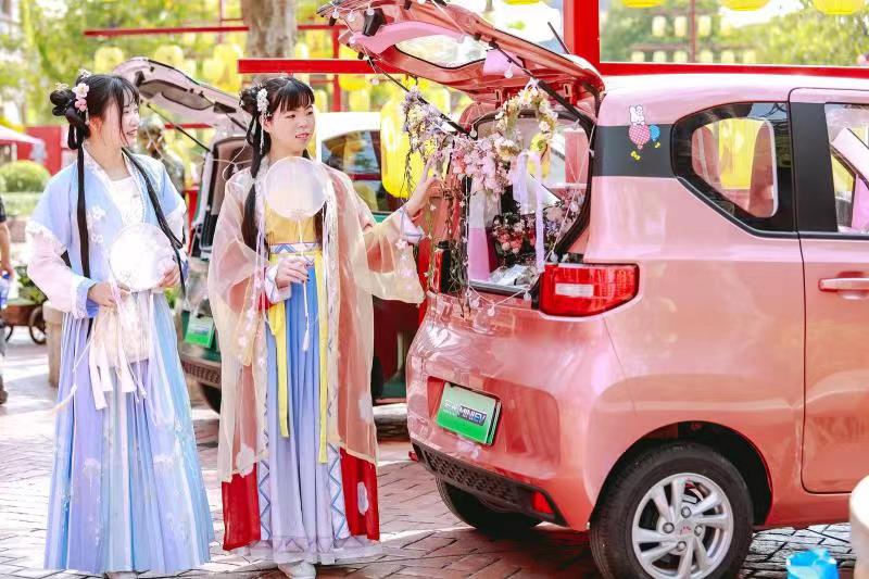 大人们的小乐园!宏光MINIEV×方特 奇幻国潮之旅 潮卷厦门