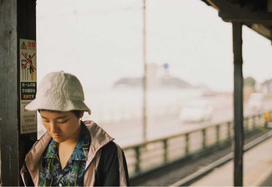 活得小心翼翼，“爸！你什么时候变得这么窝囊了？”