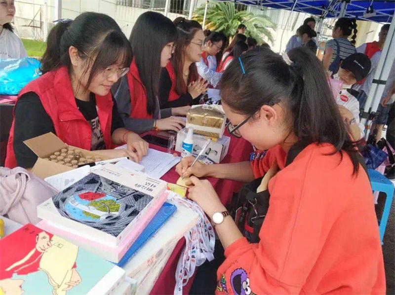 不一样的九月：温大澳门六合彩预测
“四个一”打卡迎萌新