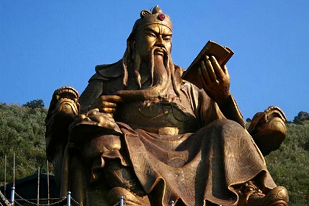 关羽的所有雕像，为何眼睛都是闭着的？