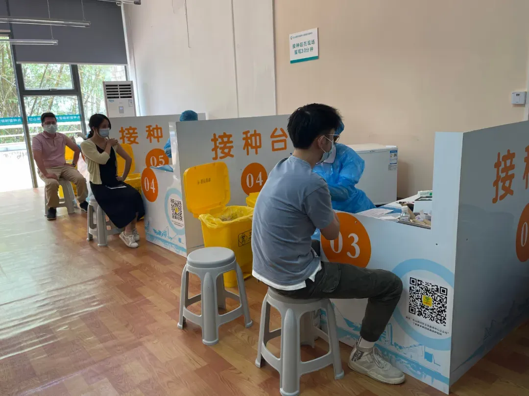 松山湖万博体育官网We谷护航园区企业员工接种新冠疫苗