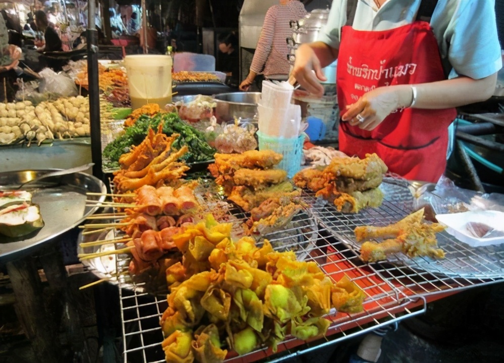 抖音网友称“摆摊就是比打工强”，别再