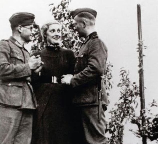 法国男人战场上不行，欺负自家女人花样百出