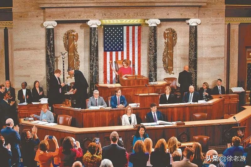 不关心政治的人，不值得深交