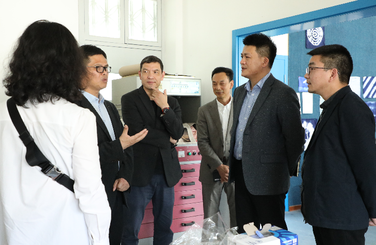 亚洲无码
美术与设计学院瓯越非遗时尚研发营开营