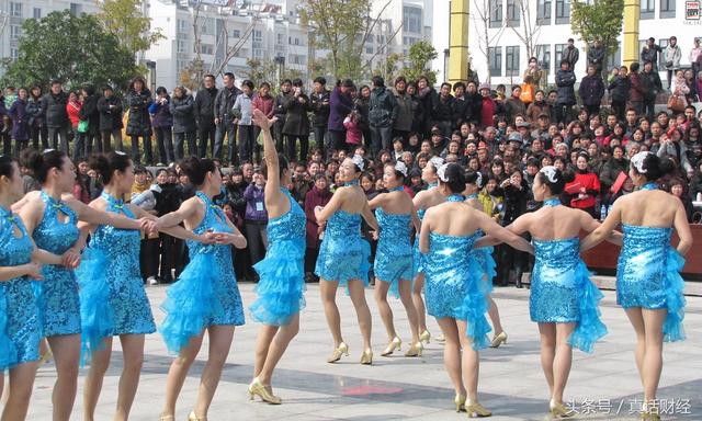 中国大妈撑起千亿广场舞市场！她们还干过这些震惊世界的事儿