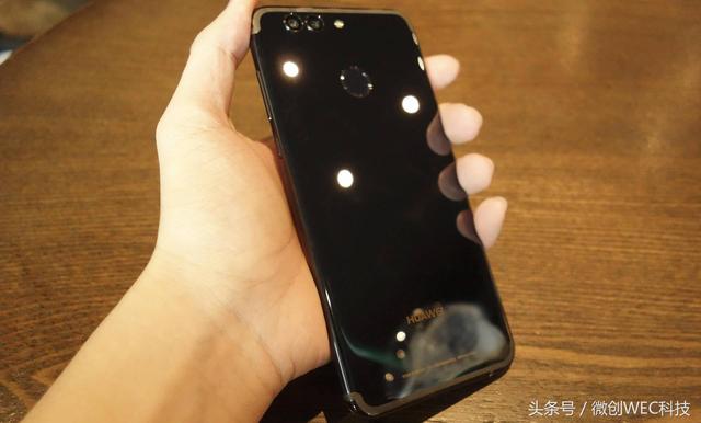 长相扶持镜面玻璃双摄像头，HUAWEI nova2 Plus入门感受