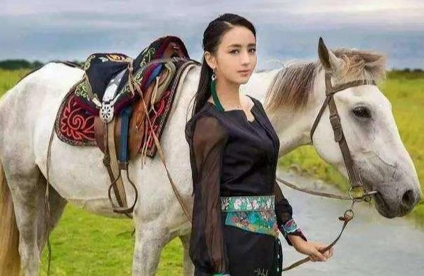 “东北人”佟丽娅？历史上的锡伯族为何从东北远赴新疆？