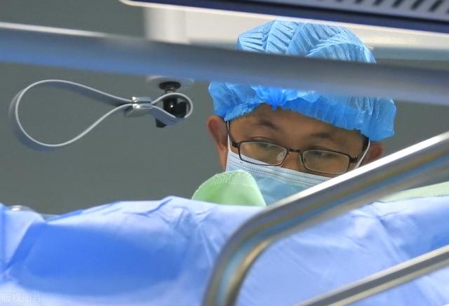 孩子想学医，选科时物理和化学有啥区别？老师：有！不是随便说说