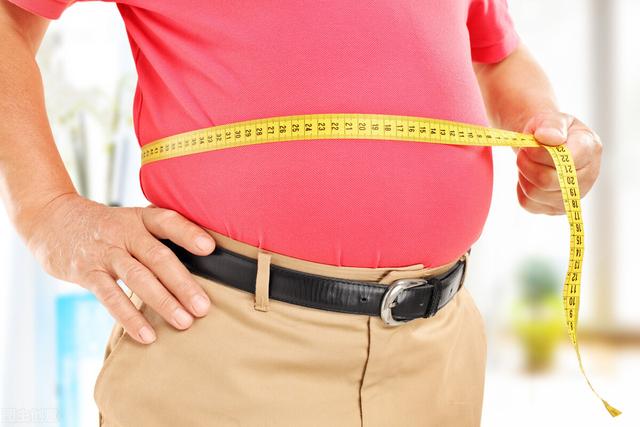 肚腩太大，影響健康！4個方法幫你平坦腹部，降低內髒脂肪