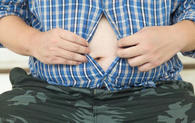肚腩太大，影響健康！4個方法幫你平坦腹部，降低內髒脂肪