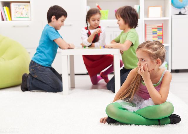 孩子想一起玩被拒绝，因家长喜欢教这句话，提升孩子社交力有技巧