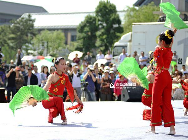 胶州大秧歌扭起来 第四届中国秧歌节25日开幕