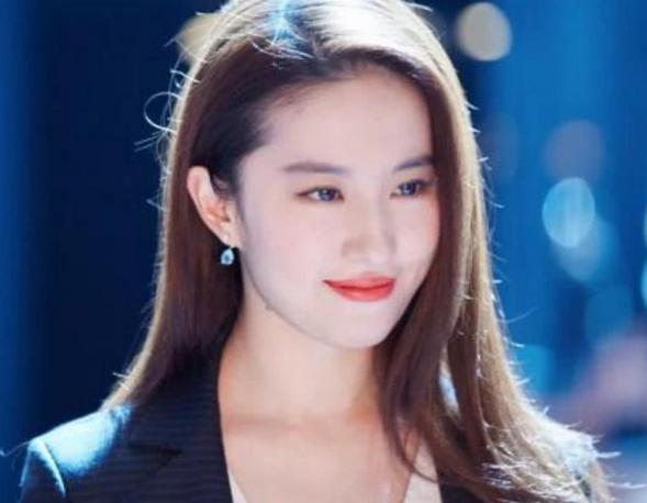 想改回中国籍的明星：李连杰被拒了三次不死心，只有他成功改回