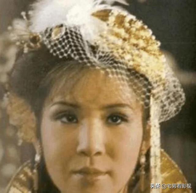 那些长相“奇丑”的明星，年轻时都是高颜值，