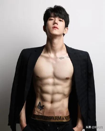 他被稱為「韓國彭於晏」，從200斤胖子到6塊腹肌，健身改變了他