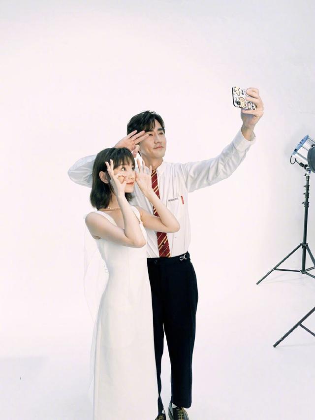 合体|杨玏毛晓彤合体自拍戏里幸福戏外暖心互动CP感十足