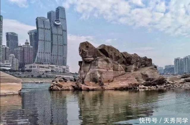 重庆长江“乌龟石”，是“龙门浩月”旧址