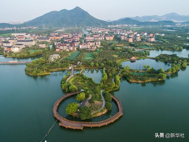 生态文明之光照耀美丽中国——写在绿水青山就是金山银山理念提出15周年之际