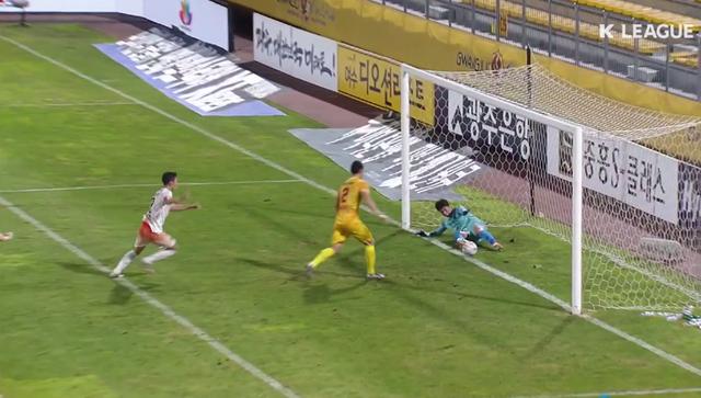 争议！K联赛再现门线悬案，谁偷走了江原FC的胜利