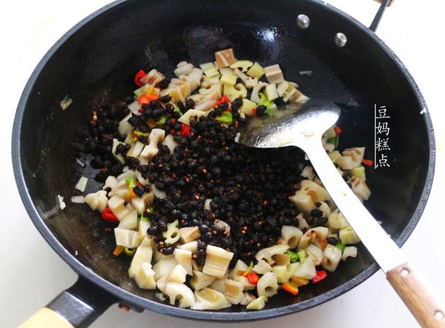 每到8月，我家必做这下饭小菜，咸香脆爽，比肉受欢迎