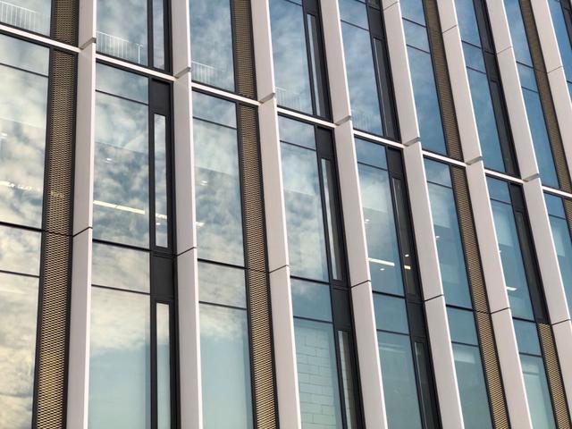 华联城市中心t1/t3写字楼,定制幕墙内侧开启扇,可随时开窗注入室外