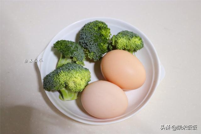 做水蒸蛋，用这方法最快，3分钟就好，早餐吃太方便了