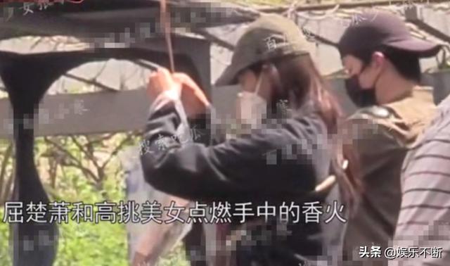 屈楚萧大胆否认恋情获赞，又因万籽麟发的一条