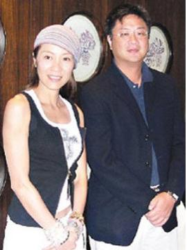 58岁杨紫琼近照曝光风采依旧，情定大16岁富豪，