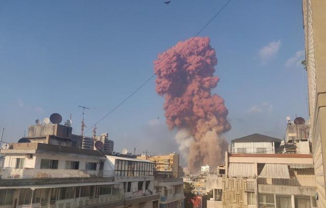 黎巴嫩爆炸6天后，美本土传来噩耗，多栋房屋夷为平地，损失惨重