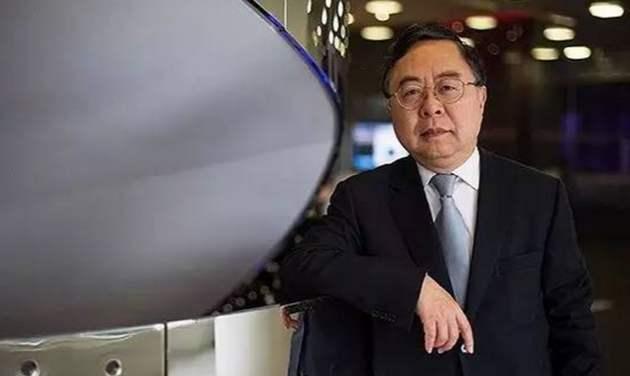 他们是香港地产大亨陈曾曦的两个儿子陈启宗和陈乐宗.