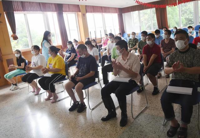 上海二康党员志愿者赴淞南阳光家园开展公益活动