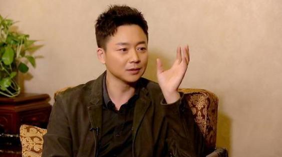 27岁奉子成婚，49岁和儿子同演一部剧，反派之王