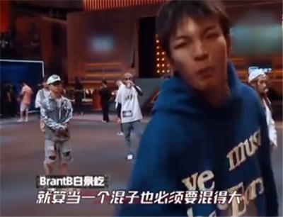 一句“好久不见”梦回3年前，吴亦凡再遇小白，能否兑现冠军承诺