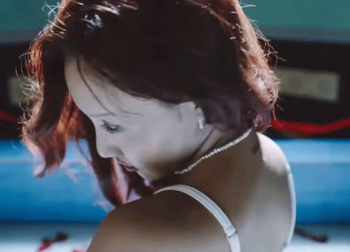 韩国女爱豆有多难？因穿着被辱骂，皮肤黑就不配红