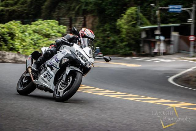 Ů����˵����Ϊ����ԲĦ���Σ�����Ninja 400