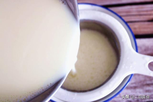 做豆浆，把黄豆泡好就打豆浆是错的，教您一招，豆浆丝滑还好喝