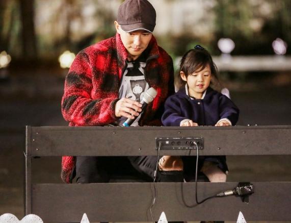 刘畊宏带女儿做运动，小泡芙轻松完成魔鬼训练，6岁就练出大长腿