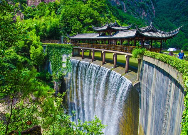 国清寺以及县城内的济公故里等景点,这些可都是天台县的精华旅游景点