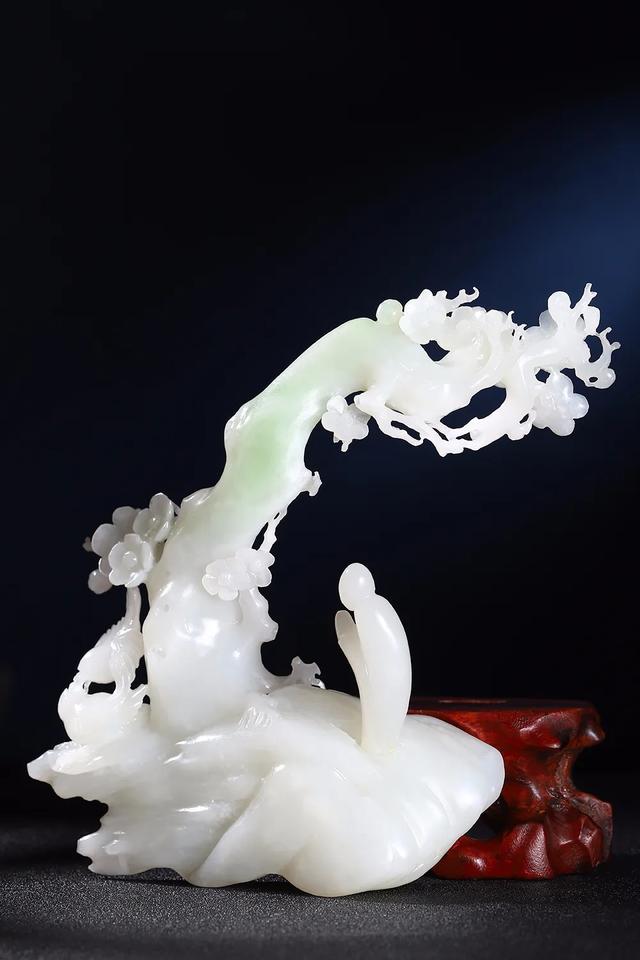 禅意玉雕阐述着中式的禅佛意境,一种文人气质与自然艺术的结合.
