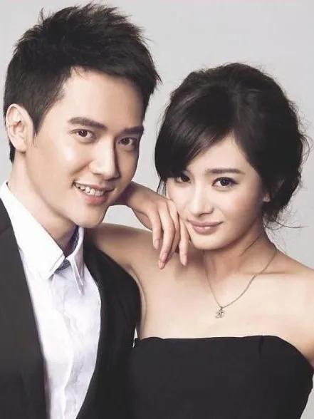 力破不和传闻！赵丽颖探班冯绍峰，牵手逛街罕见秀恩爱