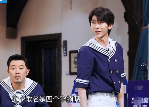 蔡徐坤猜不出《eiei》歌名，下一秒救场太机智，看来是被黑怕了