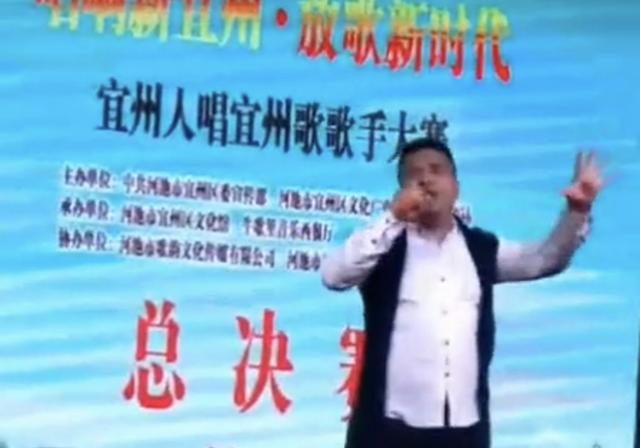 抖音里刷到一位油腻大叔，以为是青铜结果一开口我跪了…