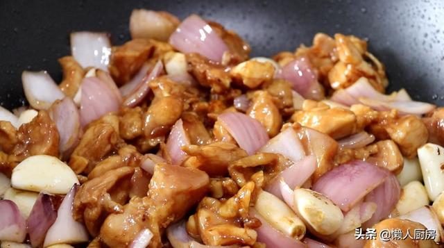 这是鸡腿的特别做法，不要焯水不用过油，味道比饭店做的都好吃